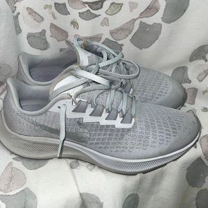 Nike Pegasus women’s shoes